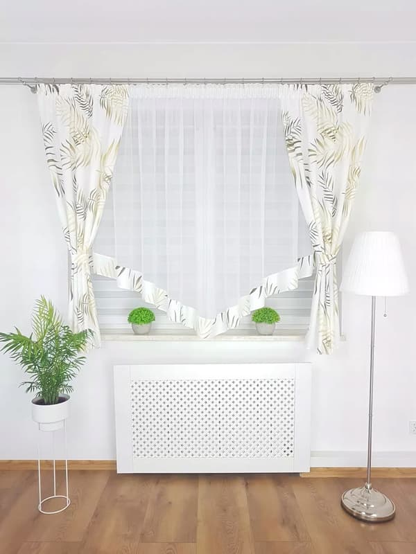 Gardin med et moderigtigt bladguldmønster