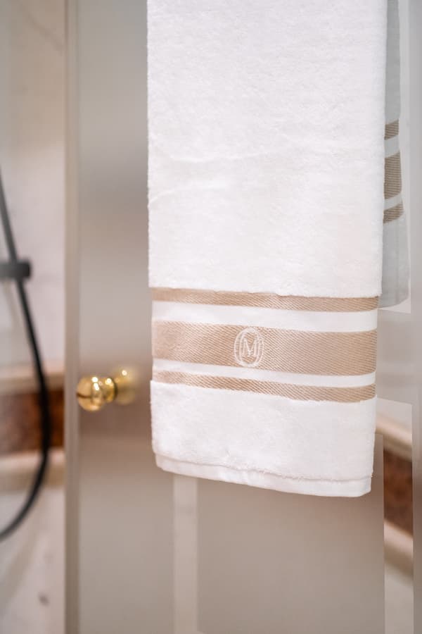 Badhandduk MonogrLinea 100x160cm ljusbeige / Officine Monogram