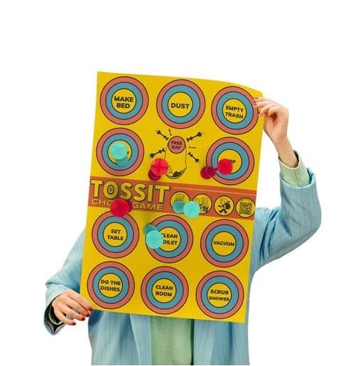Skjoldspil med huslige pligter og cornhole