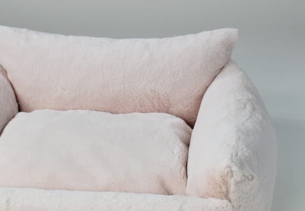 Fluffig hallonpuddingbädd M - 80 cm x 70 cm