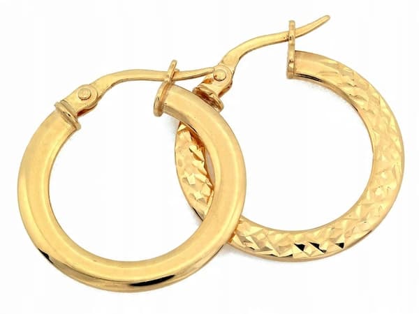 Øreringe i 585 guld, ringe, fræsede på den ene side, diameter 21 mm