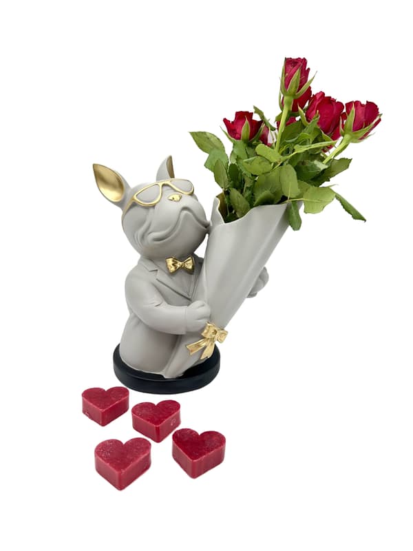 Vase med grå bulldog