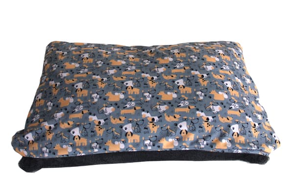 Harmaa Dogs XL 60x45 -sänky peitolla
