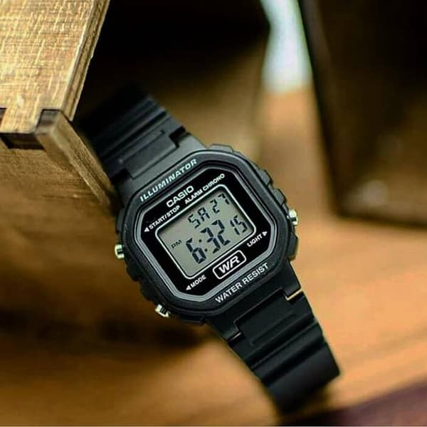 Barnklocka CASIO LA-20WH-1AEF + Låda