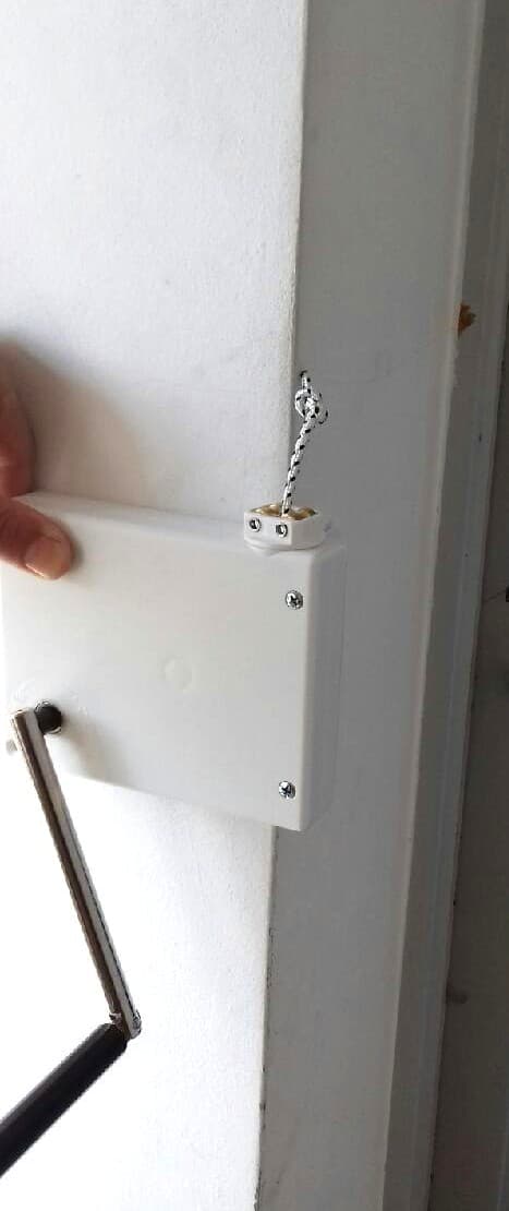 Vinkelbeslag til montering af krumtapopruller, hvid