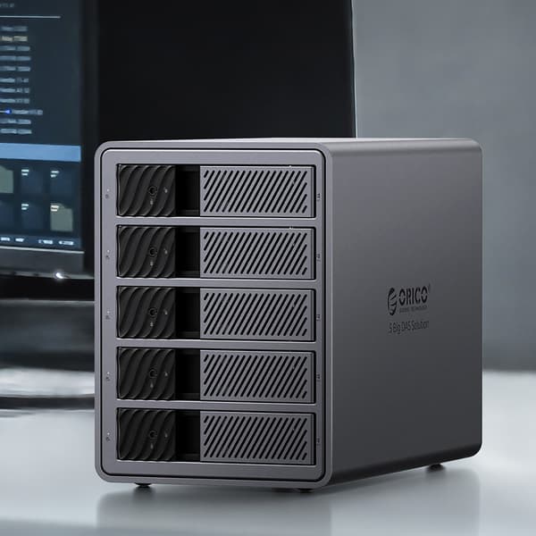 9858T3 Thunderbolt 3-diskuppsättning för 5 x 2,5" / 3,5" SATA-hårddiskar / SSD - grå