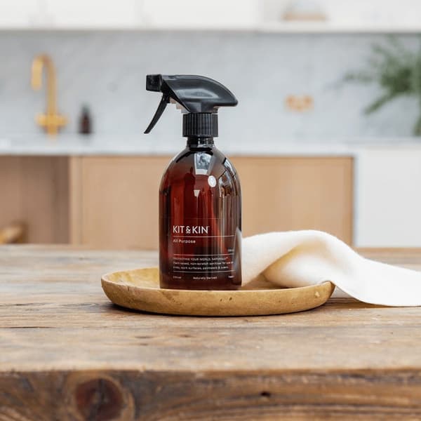 Luonnollinen yleispuhdistusneste sitrustuoksulla 500 ml Kit & Kin