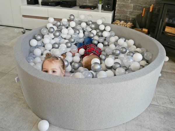 Torr pool 110x40cm ljusgrå med 500 bollar: blå, vit, grå