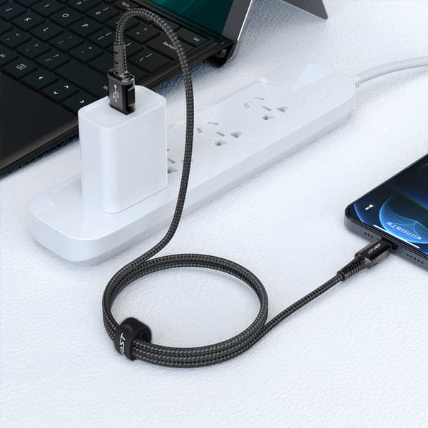 MFI-kaapeli iPhonelle USB - Lightning 2.4A 1.2m musta