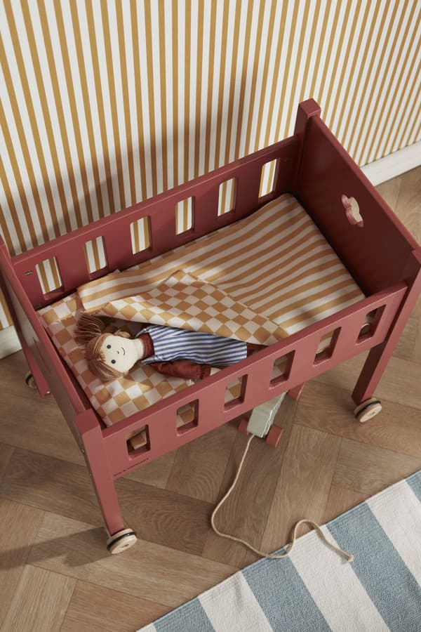 Kid's Concept - Röd CARL LARSSON docksäng