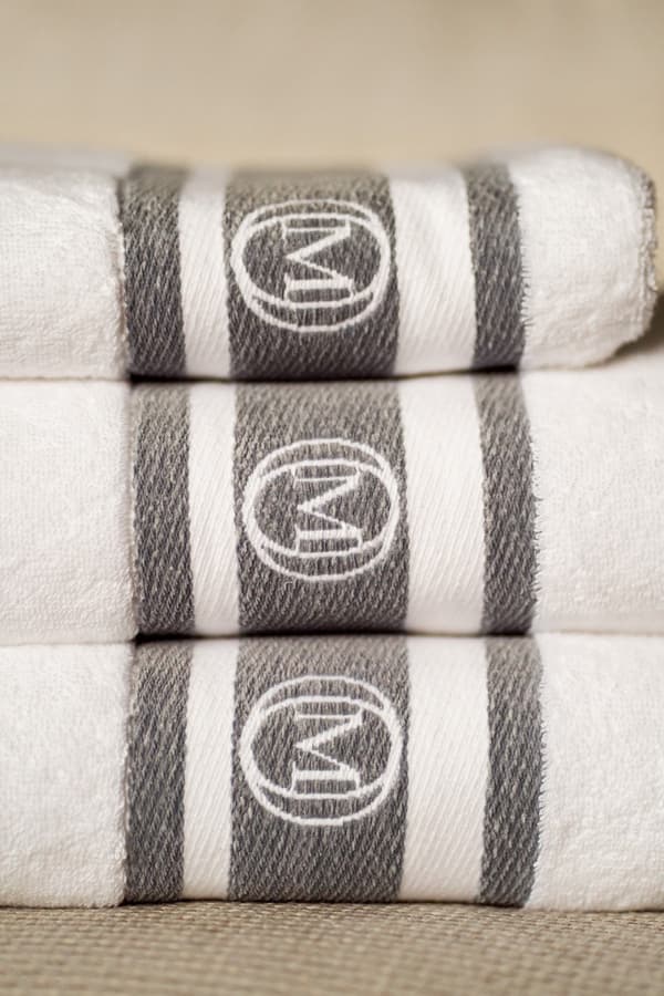 Monogram Linea Håndklæde 50x100cm Lysegrå / Officine Monogram