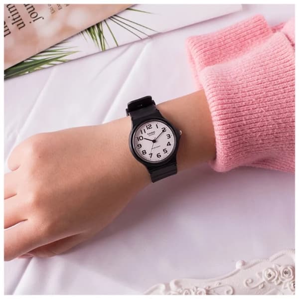 Unisex klocka Casio MQ-24-7B + Låda