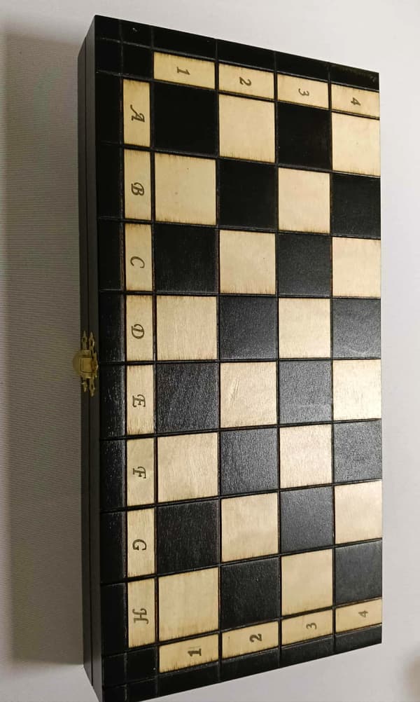 Klassisk sort træskakspil Royal Maxi 31x31cm