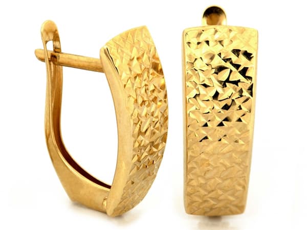 Guldhænger 375 diamanter mode plade feminint elegant stilfuldt