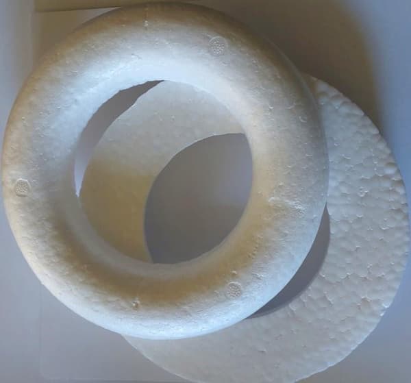Puolilitteät polystyreeniympyrät 15 cm 2 kpl