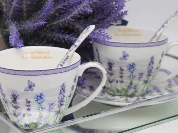 Set med 2 porslinsmuggar, 250 ml, i presentask - Lavender-kollektionen