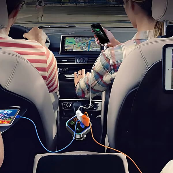 Bluetooth-autolähetin MP3-handsfree-FM-laturi