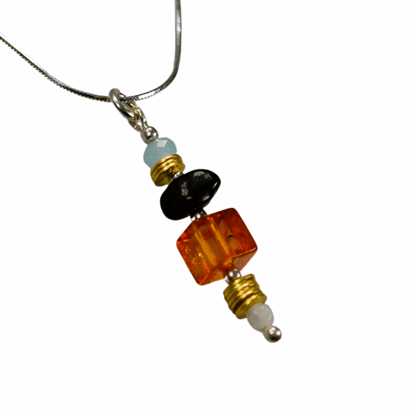 Kevätmalliston kaulakoru - Baltic Amber -kaulakoru