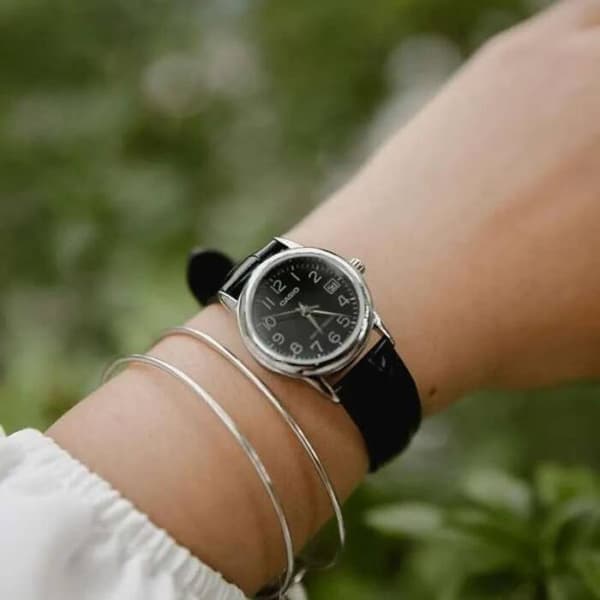 Damklocka CASIO LTP-V002L-1B + låda