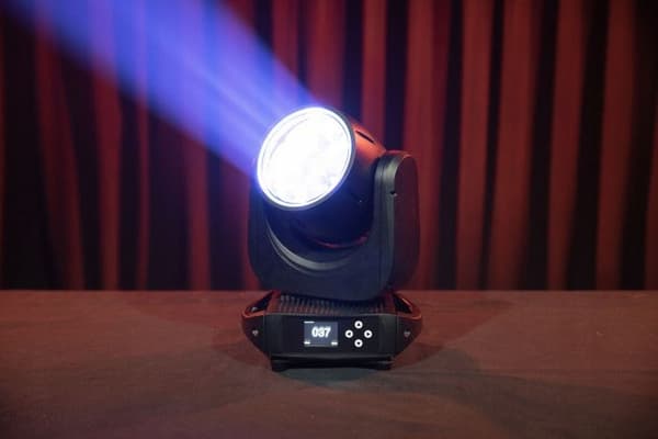 Showtec Polar Wash 740 - Wash Moving Head