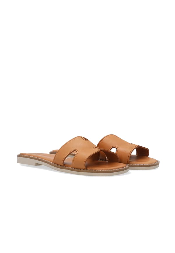 Bruna läderflip-flops med utskärningar för dam Bruna läderflip-flops med utskärningar för dam 37