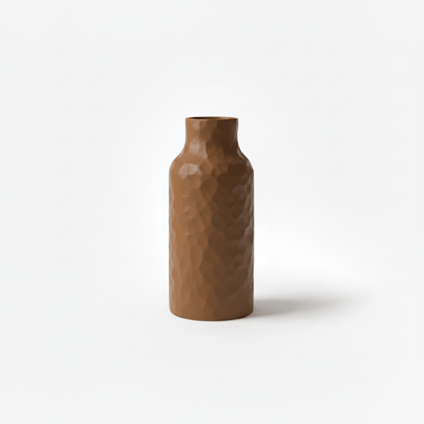 En stilfuld, sløret brun vase til blomster