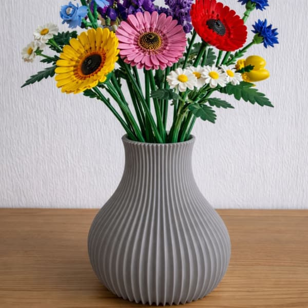 Dekorativ grå vase til tørre/blokblomster