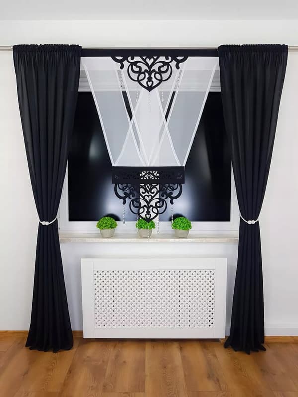 Svart pärlstav fönsterpanel