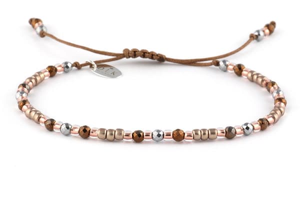 Armband "Beige pärlor med hematit på snöre"