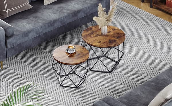 Sæt med 2 runde sofaborde i rustik loftstil, brun farve.
