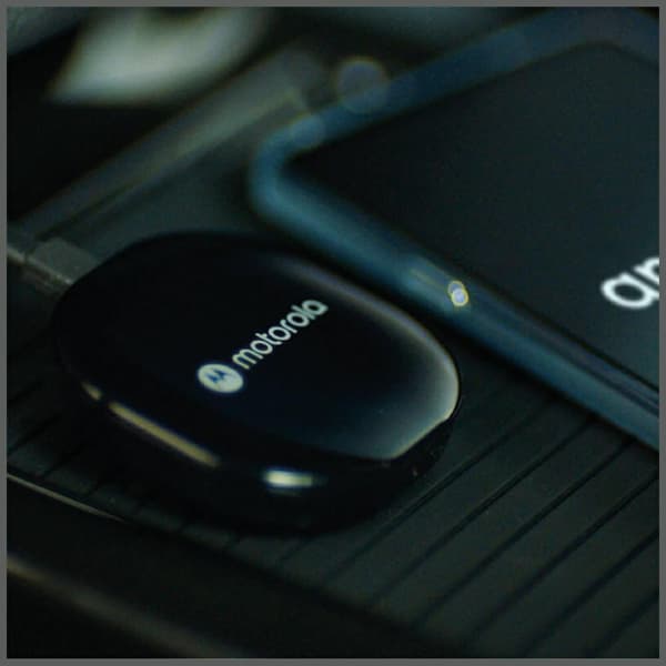 Motorola MA1 Android Auto -autosovitin musta