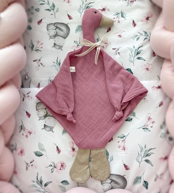 Håndlavet muslin gåsebamse (koralrosa)