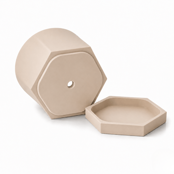 Beige sekskantet urtepotte med en moderne japandi-underkop