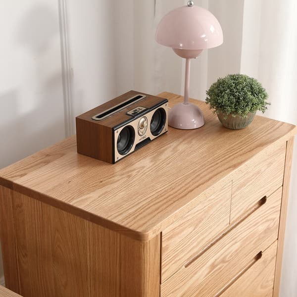 Moderne kommode i egetræ med 5 skuffer