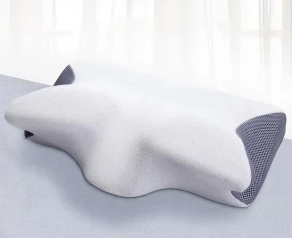 Sommerfugleformet ortopædisk pude lavet af memory foam