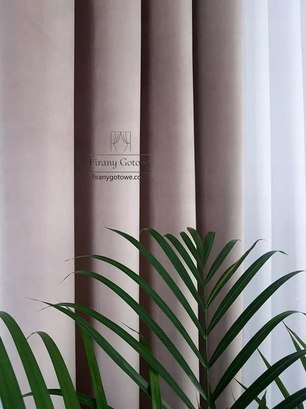 Samettiverho silmukoilla, beige