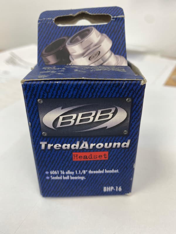 BBB BHP-16 1 1/8" halvintegrerade hörlurar