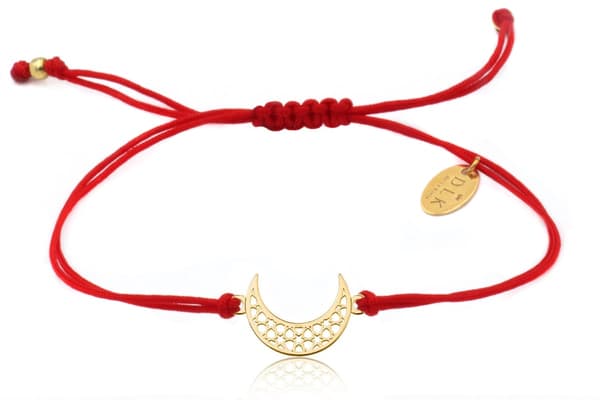 Rött snörearmband med gyllene måne