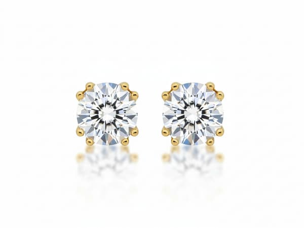 Gulørering for kvinder 585 med trendy 14 karat sten