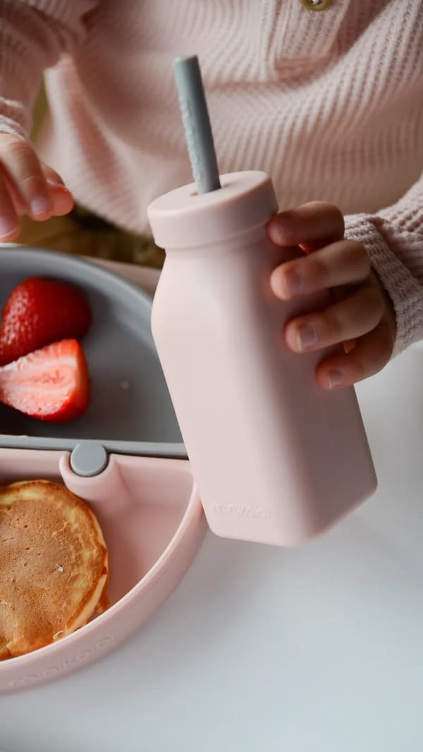 Silikonmugg för barn med sugrör och lock 200 ml 6m+ rosa