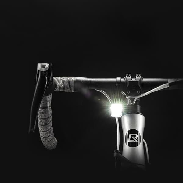 1000 lm cykelforlygte med USB-C - USB-A kabel - sort