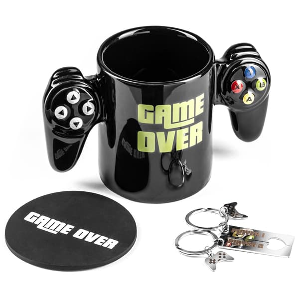 GAME OVER SÆT: krus, bordskåner, nøgleringe