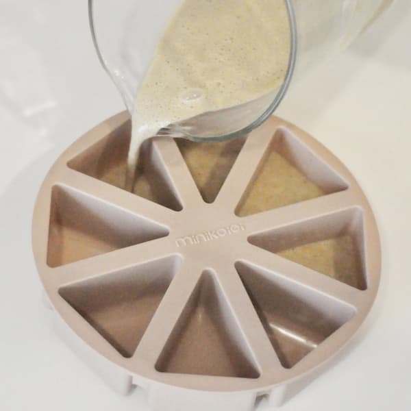 MinikOiOi Beige Silikone Bageform til Mini Cupcakes, 8 stk.