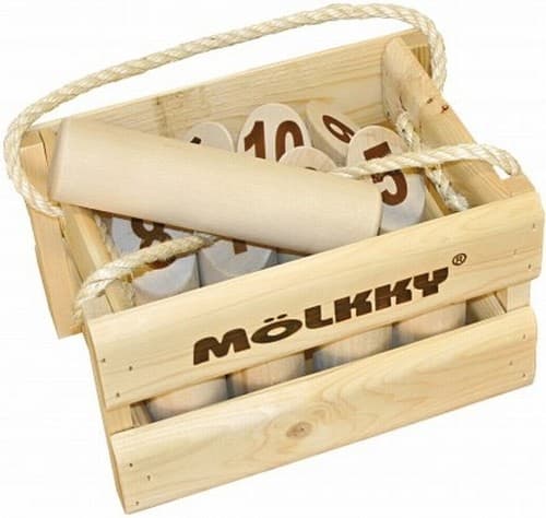 Utomhuslek. Mölkky i en trälåda