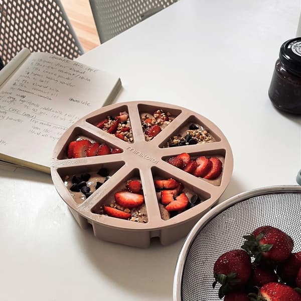 MinikOiOi Brun Silikone Bageform til Mini Cupcakes, 8 stk.