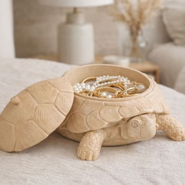 En elegant beige sköldpaddsformad smyckeskrin