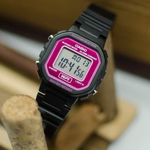 Lasten kello CASIO LA-20WH-4ADF + laatikko