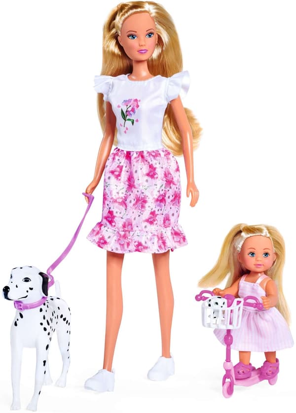 Steffi och Evi docka rastar hunden