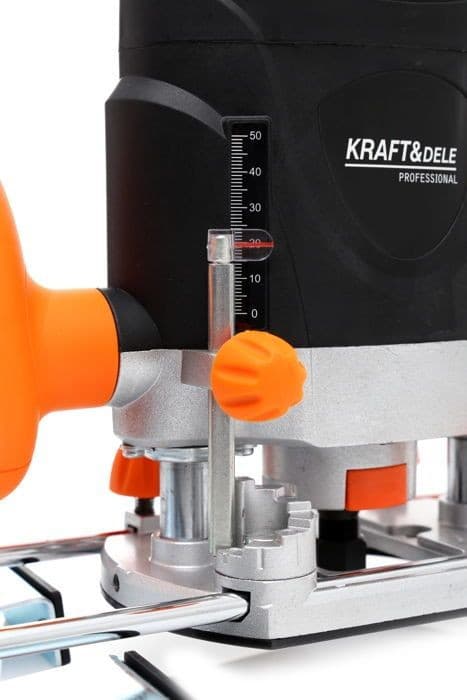 Vertikal fræsemaskine 1900W KD1683