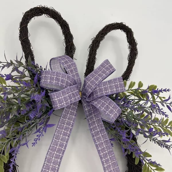 Påskeharedørkransdekoration med lavendel